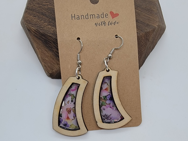 Curved lightweight wood earrings purple, pink