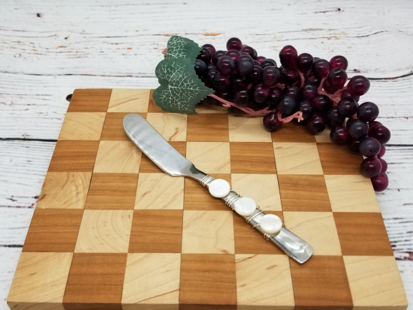 White beaded knife spreader