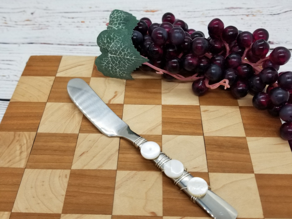 White beaded knife spreader